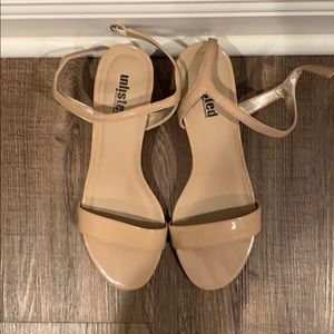 Low heel tan strap shoes